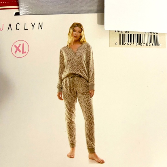 Jaclyn Smith Intimates & Sleepwear Nwt Jaclyn Superspan 2 Piece Set